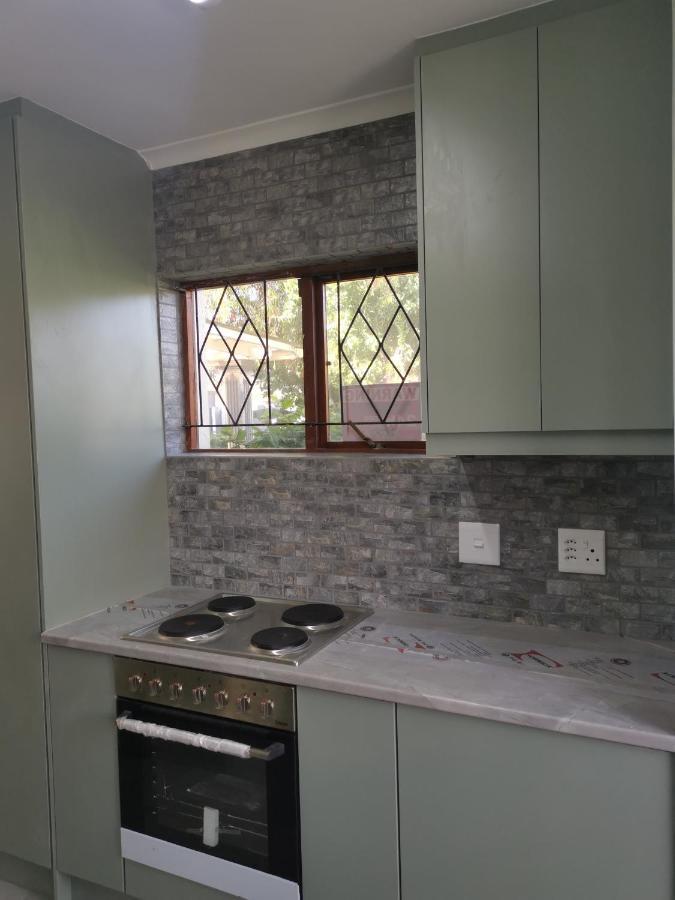 Retreat To Edmonton Close * Cape Town