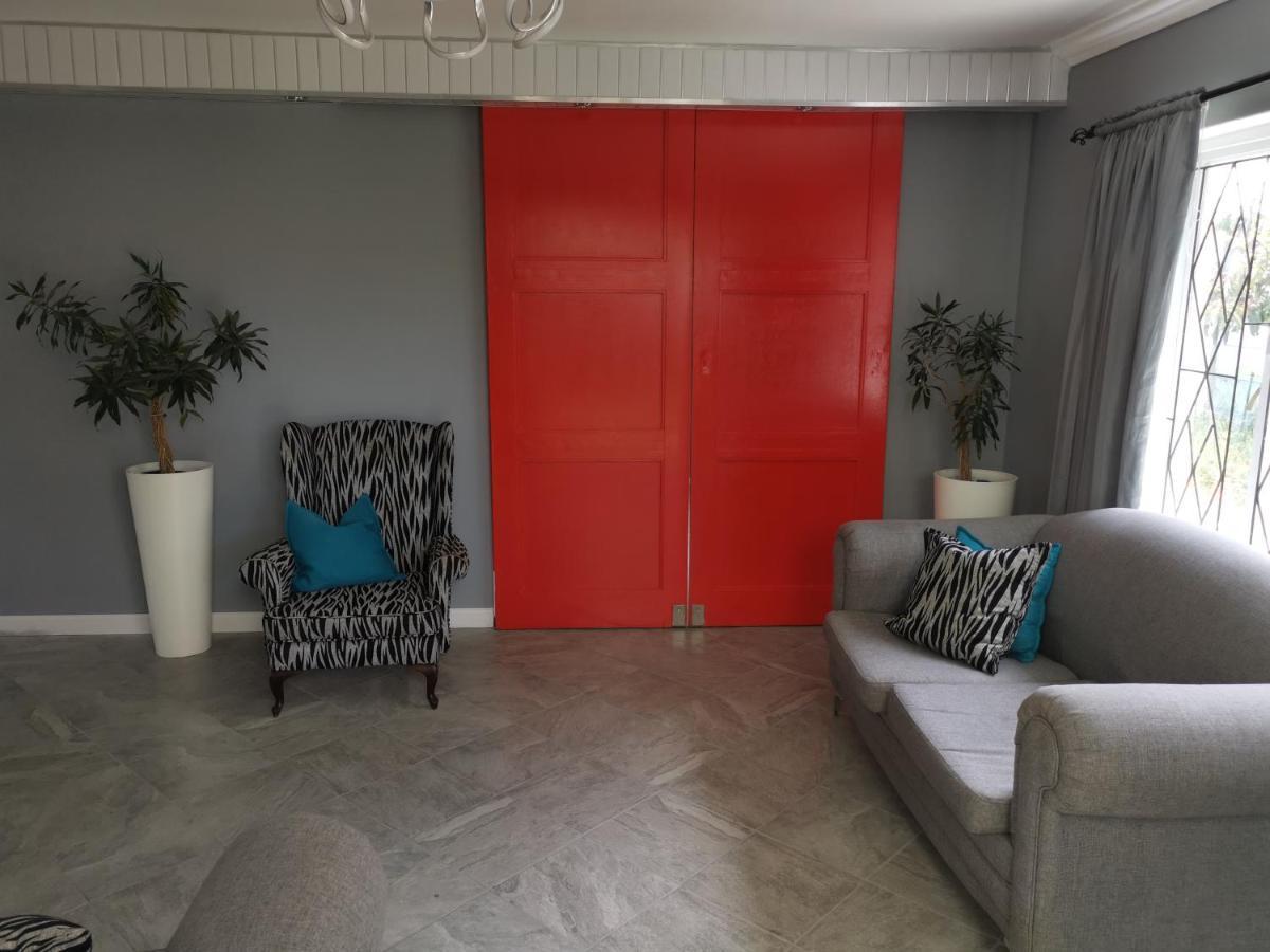 Holiday home Retreat To Edmonton Close Cape Town