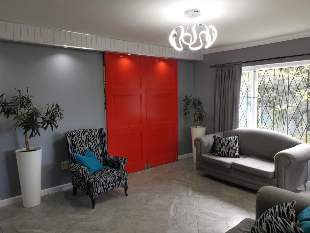 Retreat To Edmonton Close Holiday home Cape Town