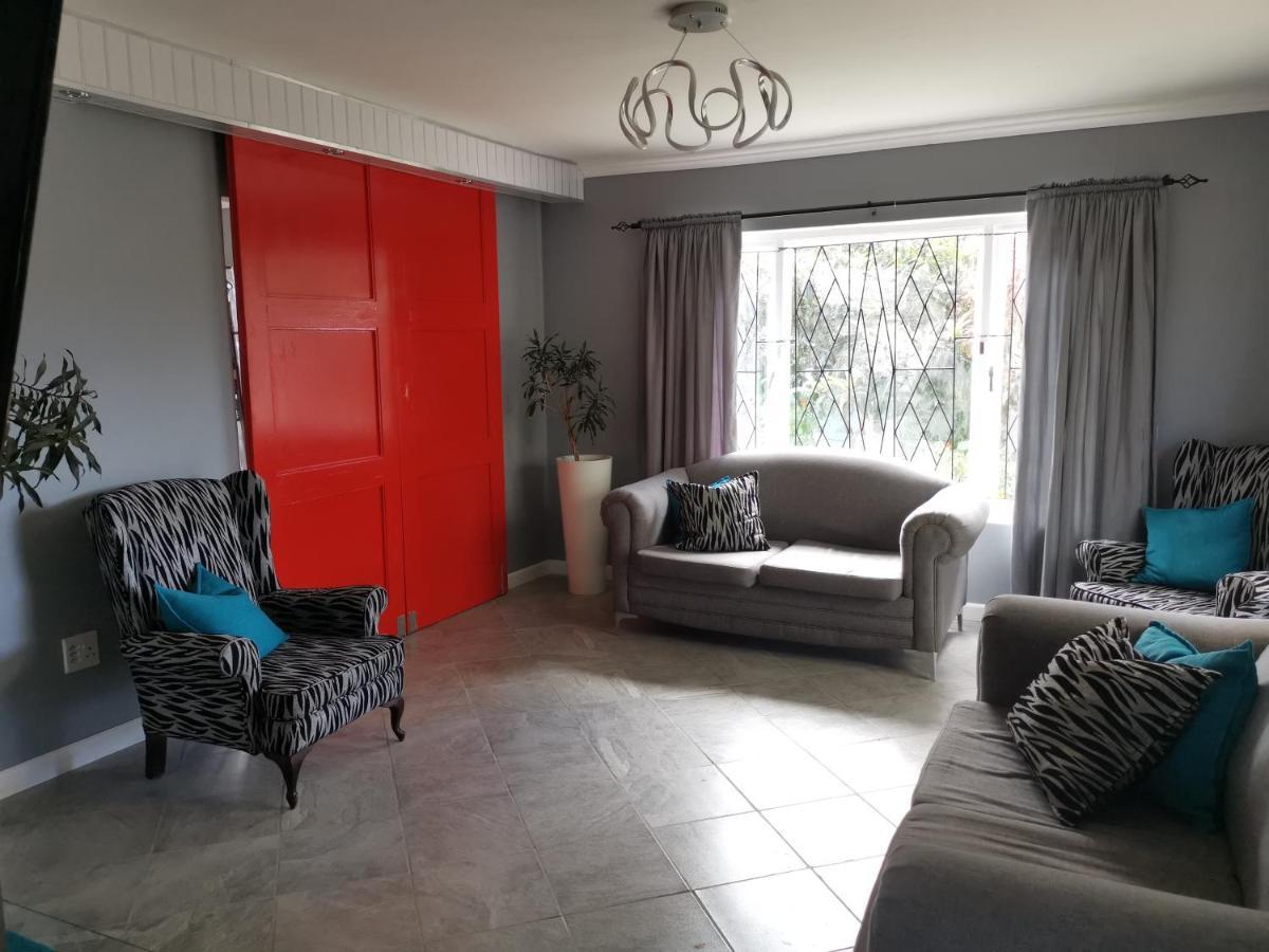 Holiday home Retreat To Edmonton Close Cape Town
