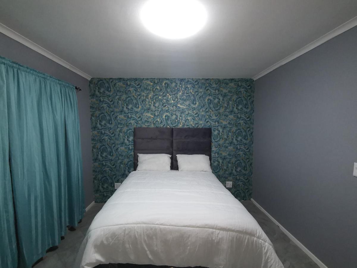 Retreat To Edmonton Close